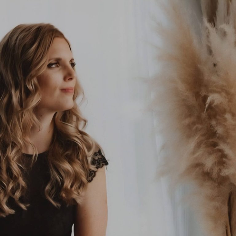 Inge Gesthuizen begeleidt vrouwen die veel dragen tijdens hun kinderwenstraject naar meer rust, vertrouwen en emotionele balans.